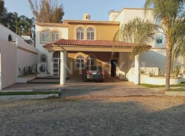 Casa · 358m² · 4 Recámaras · 3 Estacionamientos · Casa en Venta en Real Vista Hermosa Colima