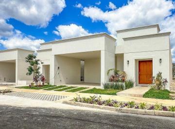 Casa · 226m² · 3 Recámaras · 2 Estacionamientos · Casa en Venta de Una Sola Planta en Mérida