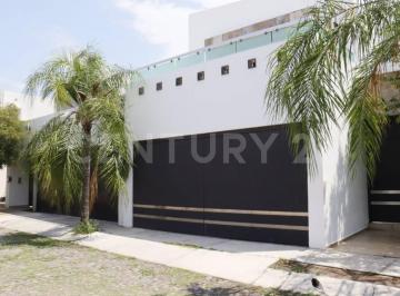 Casa · 315m² · 3 Recámaras · 2 Estacionamientos · Casa en Renta en Residencial Esmeralda Norte, Colima