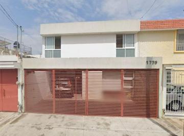 Casa de 3 habitaciones, Guadalajara · Casa en Venta Colonia Independencia por Remate, Excelente Oportunidad!