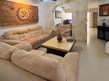 Casa de 3 habitaciones, Mérida · Casa con Paneles Solares y Alberca Montes de Ame