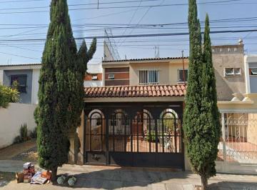 Casa de 3 habitaciones, Guadalajara · Casa en Venta Colonia Jardines del Nilo por Remate, Excelente Oportunidad!