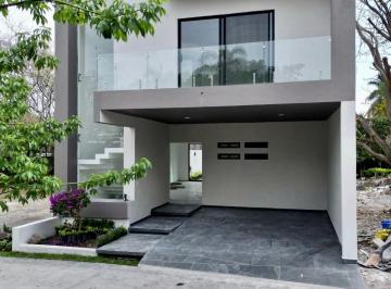 Casa · 230m² · 3 Recámaras · 2 Estacionamientos · Casa - Centro Jiutepec