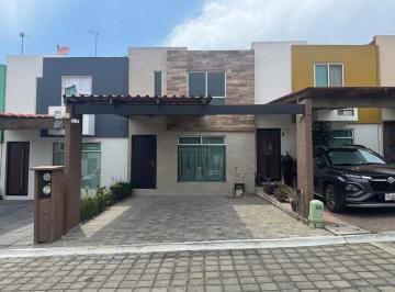 Casa · 120m² · 3 Recámaras · 2 Estacionamientos · Casa en Renta Plazuelas de San Diego Atrás de Plaza San Diego.