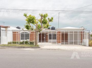 Casa · 193m² · 3 Recámaras · 2 Estacionamientos · Sanfelipe