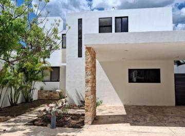 Casa de 3 habitaciones, Mérida · Linda Casa en Renta en Privada