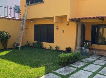 Casa de 3 habitaciones, Cuernavaca · Casa Sola con Jardín