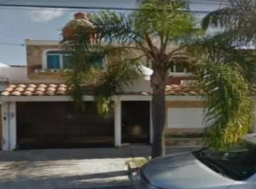 Casa de 3 habitaciones, Zapopan · Remate de Casa de Juan Kepler #3421