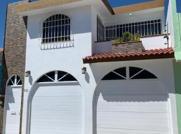 Casa · 190m² · 3 Recámaras · 2 Estacionamientos · Casa - Las Bajadas