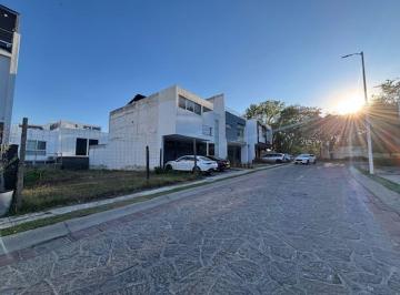 Terreno / Lote , San Pedro Tlaquepaque · Venta Terreno Punto Sur Este Frente a Area Verde
