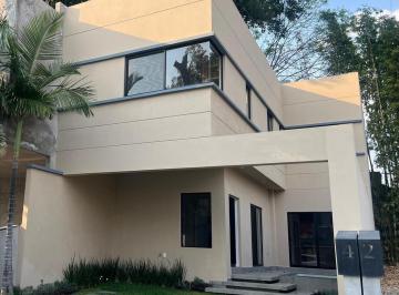 Casa · 180m² · 3 Recámaras · 2 Estacionamientos · Casa en Venta en Fracc. con Vigilancia. Acapantzingo, Cuernavaca