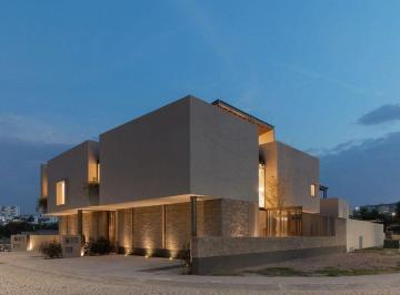 Casa · 321m² · 3 Recámaras · 3 Estacionamientos · Casa en Venta, Queretaro, 3 Recámaras
