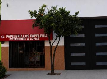 Casa de 3 habitaciones, Zapopan · Casa con Local en Venta