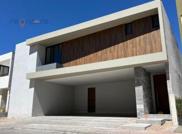 Casa · 458m² · 3 Recámaras · 3 Estacionamientos · Moderna Casa Nueva de 3 Niveles en Fracc. Club de Golf La Loma Slp