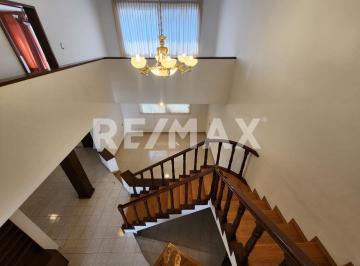 Casa de 5 habitaciones, Querétaro · Casa en Venta Colinas del Cimatario Querétaro con un Departamento Independiente