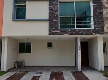 Casa de 3 habitaciones, Zapopan · Valle Imperial No 630 Casa 196 C. Olavarria Coto Almendros Seccion Bosques Ll
