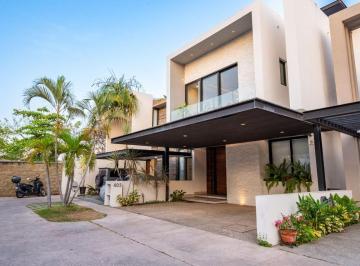 Casa de 5 habitaciones, Puerto Vallarta · Casa en Venta en Marina Vallarta - Residencia Yubarta