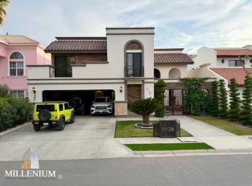 Casa en Venta de 3 habitaciones · Casa Residencia en Campos Elíseos con Alberca