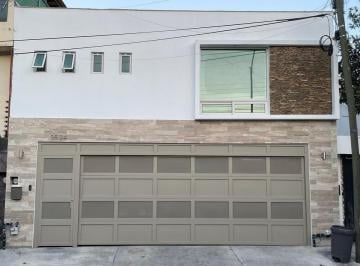 Casa · 221m² · 3 Recámaras · 2 Estacionamientos · Casa en Rincón de La Primavera