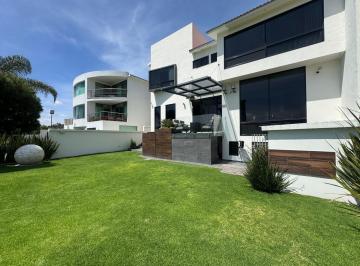 Casa · 756m² · 5 Recámaras · 2 Estacionamientos · Casa en Venta