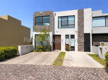Casa de 3 habitaciones, Querétaro · Casa de 180 m² con 3 Recámaras en Renta en Altozano