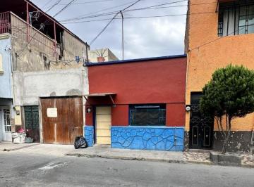 Casa · 105m² · 4 Recámaras · Casa en Venta en Centro de Guadalajara de 127 m² en $2.2 Mdp