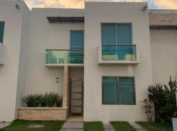 Casa · 139m² · 3 Recámaras · 2 Estacionamientos · Casa en Venta en Terramagna, Av 135, Cancun.