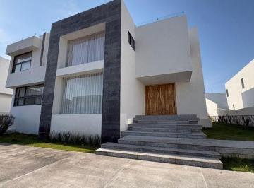Casa de 4 habitaciones, Zapopan · Casa Amueblada en Venta en Ayamonte Residencial