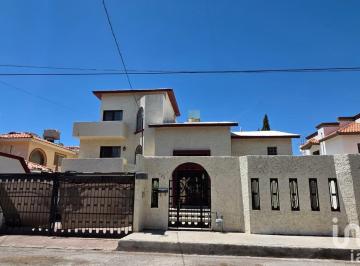 Casa · 336m² · 4 Recámaras · 4 Estacionamientos · Casa en Venta Frente a Parque, Campestre Arboleda, Cd Juarez Chih