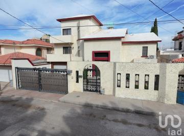 Casa · 336m² · 4 Recámaras · 4 Estacionamientos · Casa en Venta Frente a Parque, Campestre Arboleda, Cd Juarez Chih