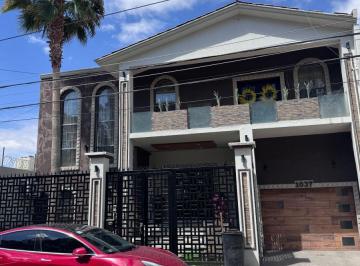 Casa en Venta de 3 habitaciones · Casa con Alberca Cerca de Puentes Internacionales
