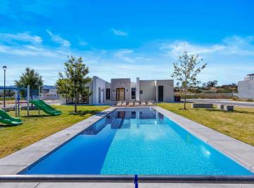 Casa · 289m² · 3 Recámaras · 2 Estacionamientos · Casa en Zirándaro