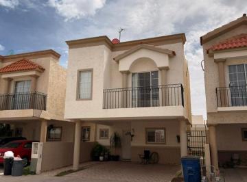 Casa de 3 habitaciones, Juárez · Casa con Excedente de Terreno, Patio Muy Amplio