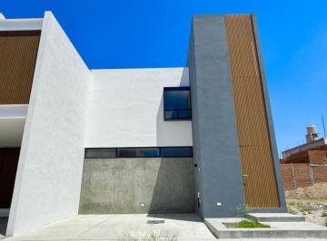 Casa de 4 habitaciones, Aguascalientes · Casas en Venta en Aguascalientes Norte en Viña Antigua Residencial