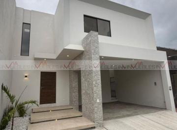 Casa · 250m² · 4 Recámaras · 2 Estacionamientos · Casa en Venta en Residencial Hacienda Santiago