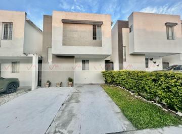 Casa · 102m² · 3 Recámaras · 2 Estacionamientos · Casa en Renta en García