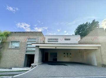 Casa · 544m² · 3 Recámaras · 3 Estacionamientos · Casa en Venta en Sierra Alta