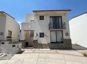 Casa en condominio · 123m² · 4 Recámaras · 2 Estacionamientos · Casa en Renta en Privada - (4)