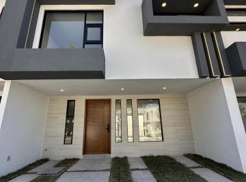 Casa · 250m² · 4 Recámaras · 2 Estacionamientos · Casa en Venta Al Sur de Pachuca en B. Las Torres