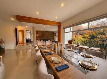 Casa · 600m² · 3 Recámaras · 2 Estacionamientos · Venta Residencia en Condado de Sayavedra