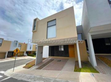 Casa en condominio de 3 habitaciones, El Marqués · Casa en Esquina con Terreno Excedente en Renta en Zibatá