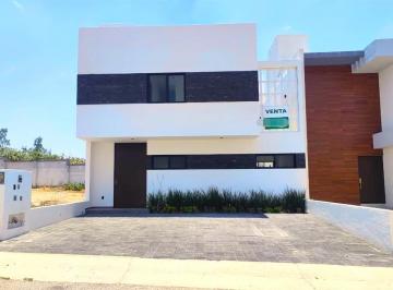 Casa · 235m² · 4 Recámaras · 2 Estacionamientos · Casa en Venta en Grand Juriquilla