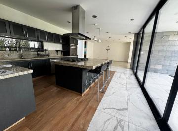 Casa · 320m² · 3 Recámaras · 2 Estacionamientos · Casa en Venta en Fracc. Montesierra, Santiago Momoxpan, Puebla