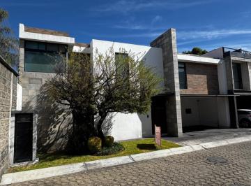 Casa · 320m² · 3 Recámaras · 2 Estacionamientos · Casa en Venta en Fracc. Montesierra, Santiago Momoxpan, Puebla