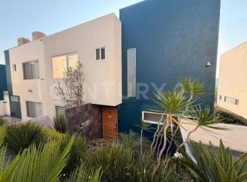Casa · 156m² · 3 Recámaras · 2 Estacionamientos · Casa en Fraccionamiento Punta Esmeralda con Jardín con Pérgola y Hermosa Vista