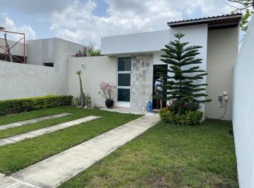 Casa · 82m² · 2 Recámaras · 2 Estacionamientos · Casa 1 Planta con Hermoso Jardín en Venta