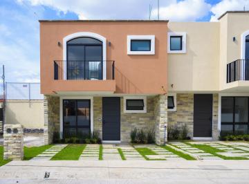 Casa · 96m² · 2 Estacionamientos · Casa en Venta con Cancha de Pádel