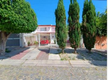 Casa de 7 habitaciones, Zapopan · Vendo Casa Exelente Zona a 1 Cuadra del Parque Metropolitano