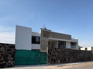 Casa de 4 habitaciones, Zapopan · Casa en Venta en Ayamonte Residencial