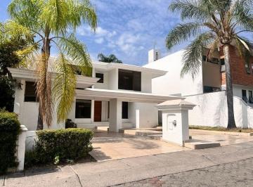 Casa en condominio de 4 habitaciones, Zapopan · Casa en Renta a 3 Min de Andares